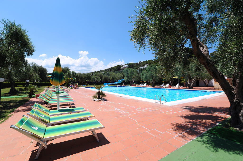 Villaggio Turistico Camping Parco Degli Ulivi Peschici Exterior foto