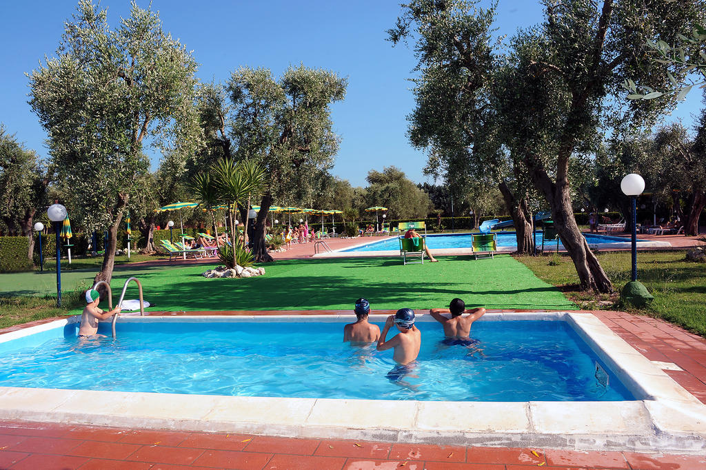 Villaggio Turistico Camping Parco Degli Ulivi Peschici Exterior foto