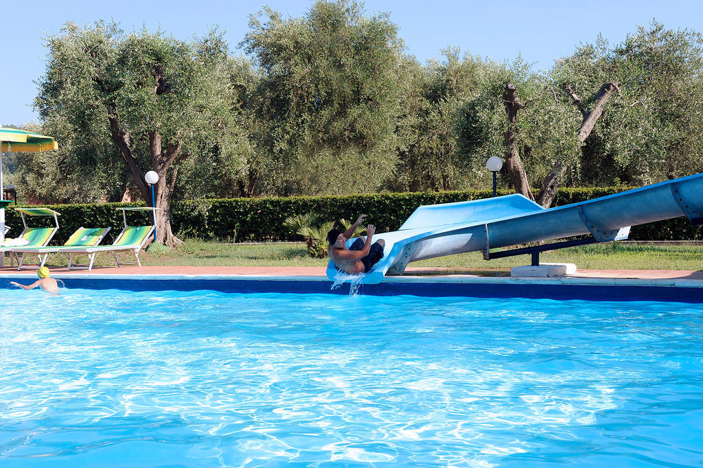 Villaggio Turistico Camping Parco Degli Ulivi Peschici Exterior foto