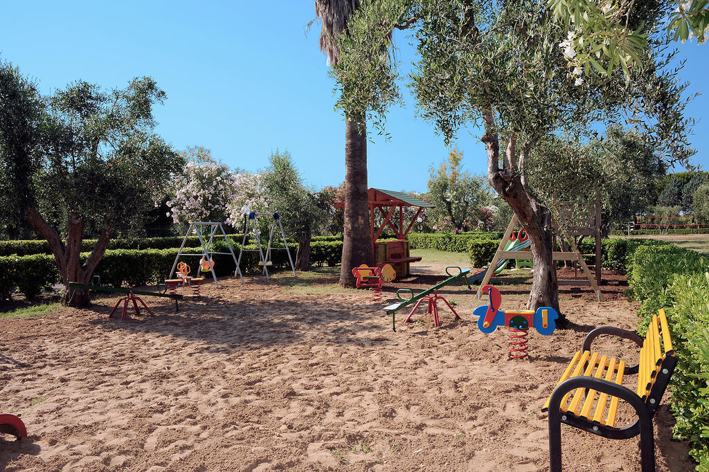 Villaggio Turistico Camping Parco Degli Ulivi Peschici Exterior foto