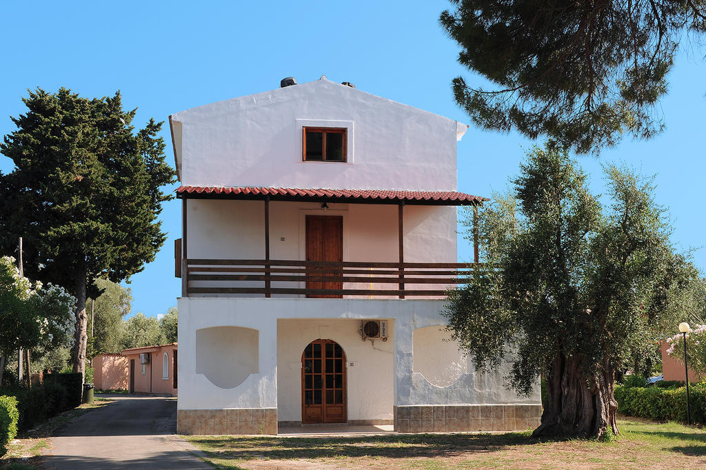 Villaggio Turistico Camping Parco Degli Ulivi Peschici Exterior foto