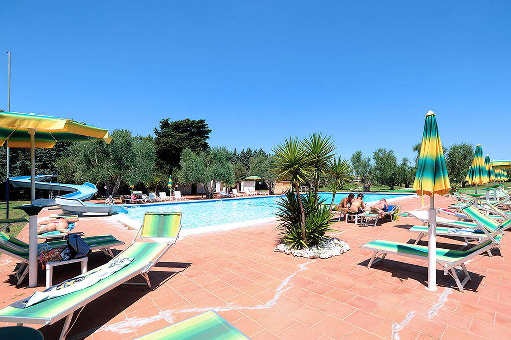 Villaggio Turistico Camping Parco Degli Ulivi Peschici Exterior foto